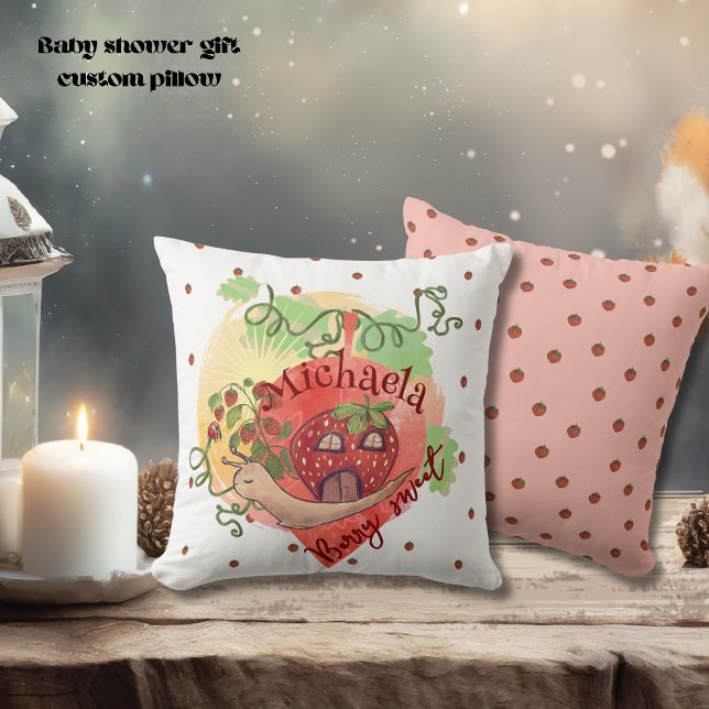 Almofada Whimsical Snail & Strawberry Nursery Decor Pillow (Whimsical Snail & Strawberry Nursery Decor Pillow)