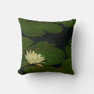 Almofada White Waterlily I Peaceful Floral Fotografia