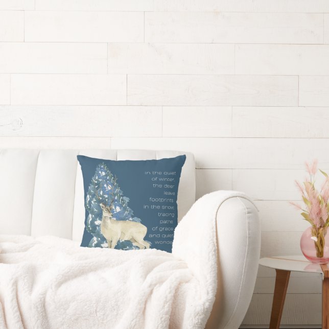 Almofada Wild Deer Footprints in Snow – Winter Nature Art (Sofá)