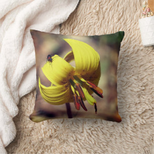 Almofada Wild Trout Lily Flower E Insetar Amigo