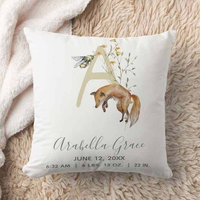 Almofada Woodland Animal - Letra A Monograma, Casas de Nasc (Easily personalize this baby birth stat pillow for a newborn gift to treasure!)