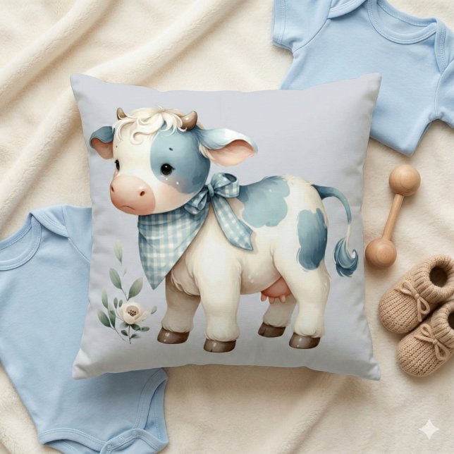 Almofada Xadrez Azul Bebê Vaca Pastel Estética Fazenda (Blue Gingham Baby Cow Pastel Farm Aesthetic Throw Pillow Mockup A)