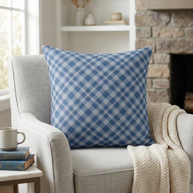Almofada Xadrez Diagonal Clássico Azul e Branco (Classic Blue and White Diagonal Check Plaid Throw Pillow)