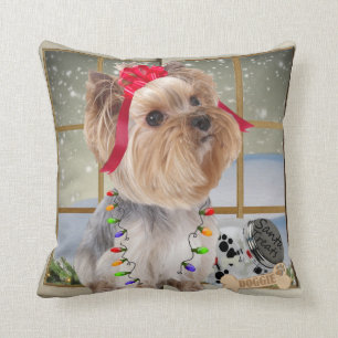 Almofada Yorkie no travesseiro da luz de Natal por