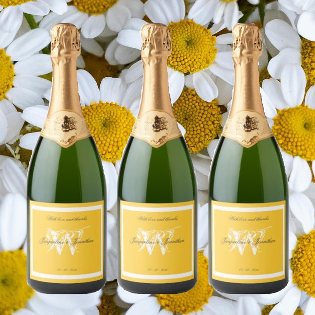 Amarelo Elegante de Script Chic Monograma Minimali (Minimalist sunny yellow sparkling wine labels with a monogram and an elegant chic script. Superb!  )