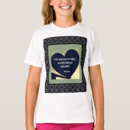 Ame o que você está fazendo T-Shirt de Adiela Akoo