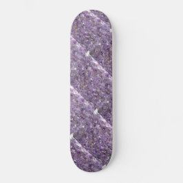 Ametista com o skate Dourado do teste padrão de