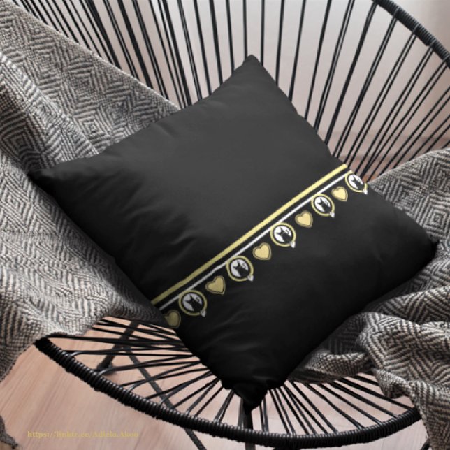 Amor de Gato Almofada projetada por Poet Adiela Ak (Love Cat Throw Pillow by Poet Adiela Akoo. Love it? GET it! Shop the Love Cat Collection & more now!)