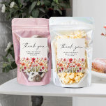 Amor em Etiquetas de Invólucro de Comida de Sangue<br><div class="desc">Este belo design apresenta um arranjo de belas flores silvestres macio e pastel que são realistas e uma fonte moderna (cor editável). Personalize com seu próprio nome de chá de panela. Coloque as etiquetas no obrigado do chá de panela que você preferir. Perfeito para bolsas de tratamento, bolsas de favor,...</div>