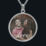 "Amor Eterno" Colar Fotográfico Personalizado<br><div class="desc">Crie uma memória eterna com o "Amor Eterno" Colar Personalizado de Fotos, um presente que ela vai tesourar para sempre. Este colar é um gesto refinado e sincero que permite personalizá-lo com a sua foto favorita juntos, capturando um momento que é caro a ambos. A palavra "Amor" é delicadamente escrita...</div>