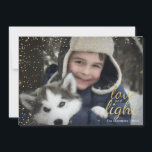 Amor nevado azul & Dourado & cartão com fotos leve<br><div class="desc">O cartão com fotos à moda e bonito do feriado de Hanukkah é perfeito para todos seus amigos e família esta época natalícia. Cursos azuis da pintura da aguarela das características na parte traseira com estrelas e flocos de neve do ouro na parte traseira. A parte dianteira tem flocos de...</div>