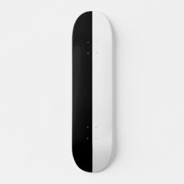 Andar de skate preto e branco minimalista