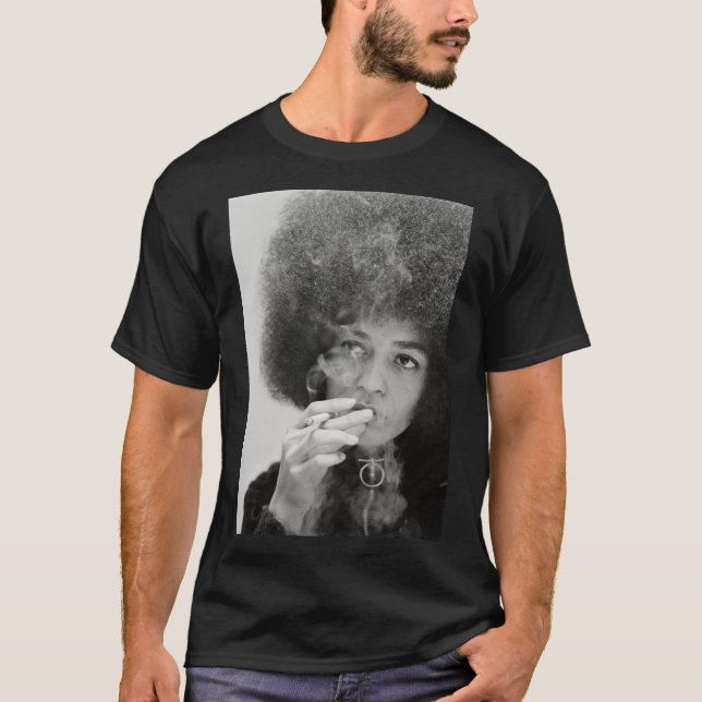 Angela Davis Smoking Essential T-Shirt (Frente)