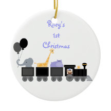 Animais do bebê em um ornamento do trem