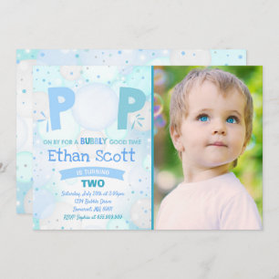 Aniversário borbulhante do convite do aniversário