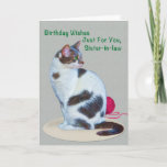 Aniversário, cunhada, cartão Verde-Eyed do gato<br><div class="desc">Um gato verde-eyed e uma bola da ajuda vermelha do fio você comemora o aniversário de alguém especial. Sinta livre mudar o verso interno para serir suas necessidades.</div>