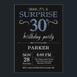 aniversário de 30 anos de Convite Surpresa Preto e<br><div class="desc">Convite para aniversário de 30 anos surpresa com fundo brilhante preto e azul. Chalkboard. Aniversário Adulto. Homens ou Mulheres no Dia Convidam. Qualquer idade.
Para mais personalização,  clique no botão "Personalizar" e use a ferramenta design para modificar este modelo.</div>