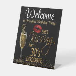 aniversário de 40 anos - Ela está beijando seu ade