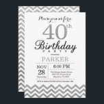aniversário de 40 anos: Glitter Silver de Convite<br><div class="desc">aniversário de 40 anos com Silver Glitter Chevron. Negra e Silver Glitter. Aniversário Adulto. O Dia do Homem ou da Mulher Convidam.
Para mais personalização,  clique no botão "Personalizar" e use a ferramenta design para modificar este modelo.</div>