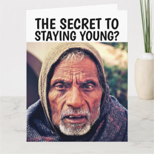 ANIVERSÁRIO ENGRAÇADO sobre o cartão