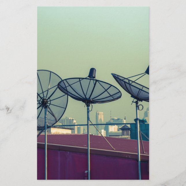 Antena parabólica nos telhados de Bangkok (Frente)