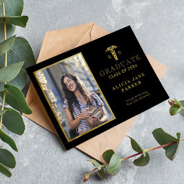 Anúncio 2024 Foto elegante de ouro para a graduação da esc