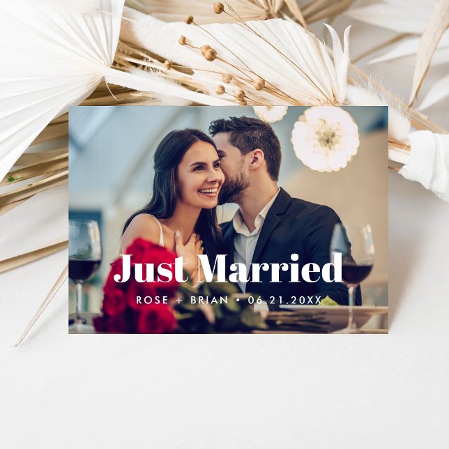 Anúncio Acabados de Casar Elegante Roteiro Casamento Perso (Elegant script wedding announcements share your just married moment with romantic style.)