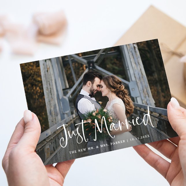 Anúncio Acabaram de Casar | Casamento Rústico com Fotos de (A stylish marriage announcement with your photo and rustic script)