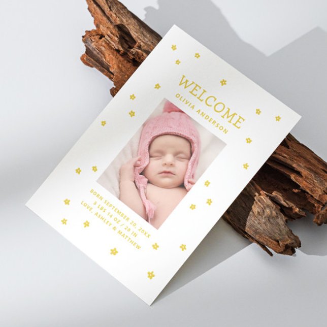 Anúncio Amarelo floral Novo parto. Flores brancas recém-na (Criador carregado)