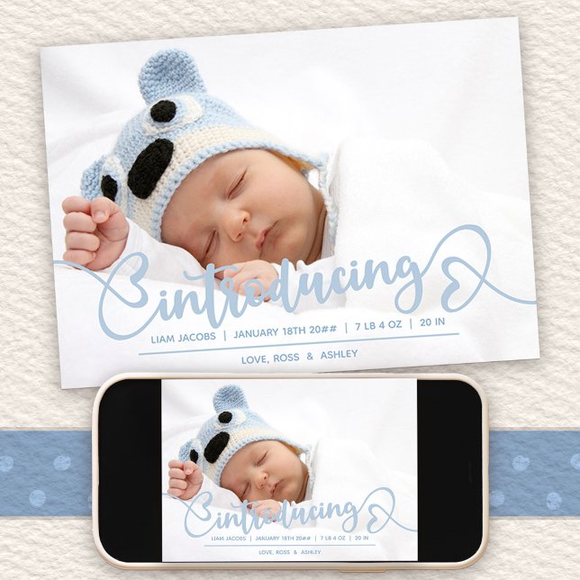 Anúncio Apresentando o Bebê Blue Heart Script Foto de Nasc (Introducing Baby Birth Announcement with message on the back)