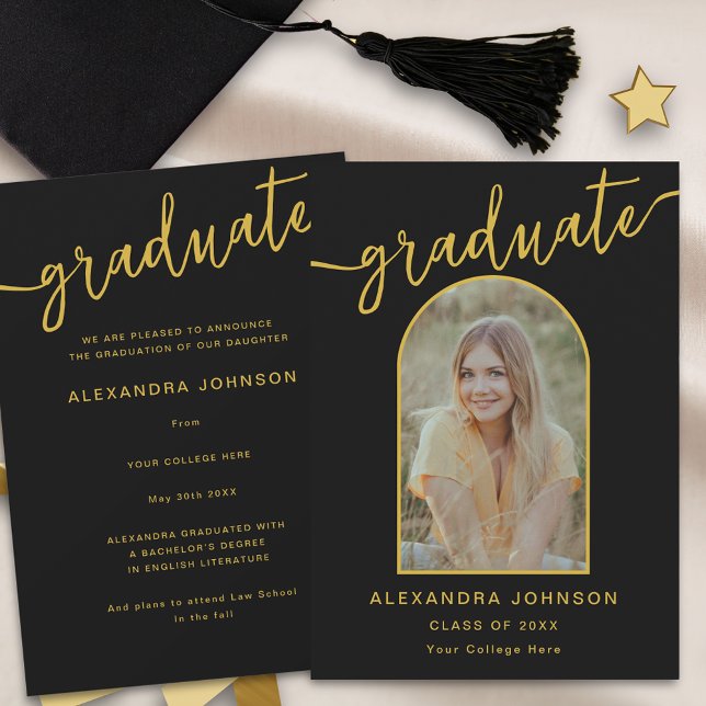 Anúncio Arco Moderno e Elegante Foto Graduação (Modern trendy arch photo graduation announcement card stylish chic black and gold  script)