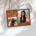 Anúncio Best Is Yet To Come Terracotta Grad Photo<br><div class="desc">Modern and whimsical graduation announcement photo card featuring2 photos on the front and 1 on the back. The text says "The Best Is Yet To Come" with twinkling stars. Add the graduate's name,  information,  and message to personalize this card. Terracotta color.</div>
