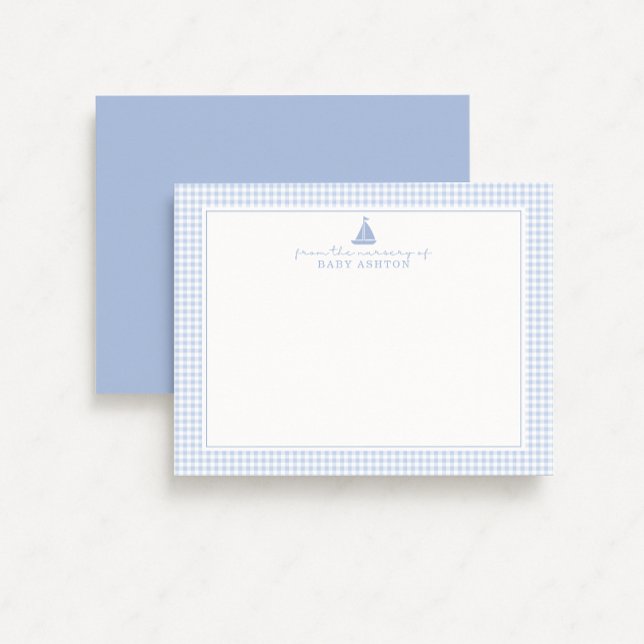 Anúncio Blue Gingham Sailboat Nursery Note Card (Criador carregado)