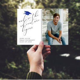 Anúncio Boné Brilhante Azul cita Graduação Moderna de Foto