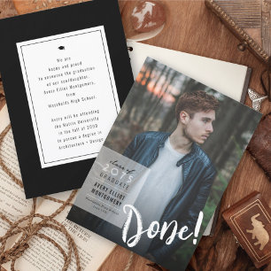 Anúncio Caixa de Cor Simples Minimalista Graduação Foto