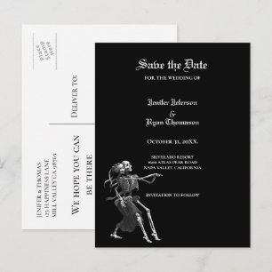 Anúncio cartão postal de casamento gótico de halloween par
