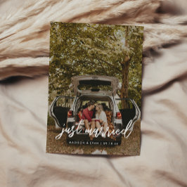 Anúncio Casamento Foto de 'Recém-Casados' com Letra Modern