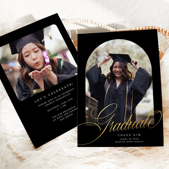 Anúncio Chic Preto Dourado Script Arco Foto de Formatura (Criador carregado)