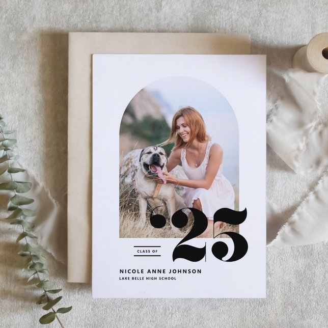 Anúncio Classe Preta de Graduação de Foto em Arch 2025 (Customizable boho graduation announcement featuring arch photo frame. Available in other colors. )