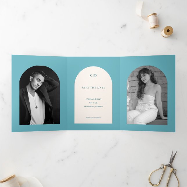 Anúncio Com Dobra Tripla Arco de Foto de Casamento em Azul Água Save the Da (Dentro)