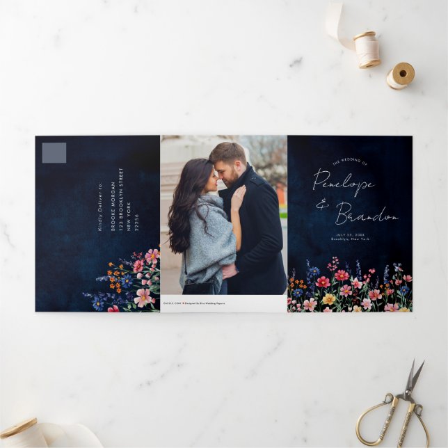 Anúncio Com Dobra Tripla Casamento de Marinhos Florais Boho, País Russo de  (Fora)