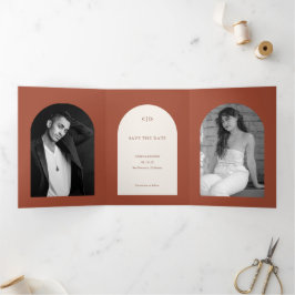 Anúncio Com Dobra Tripla Foto de Arco de Cobre para Casamento Save the Date