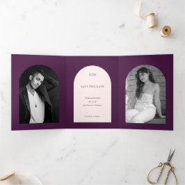 Anúncio Com Dobra Tripla Foto de Arco Roxo para Casamento Save the Date