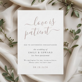 Anúncio de Adiamento de Casamento com Letra à Mão 