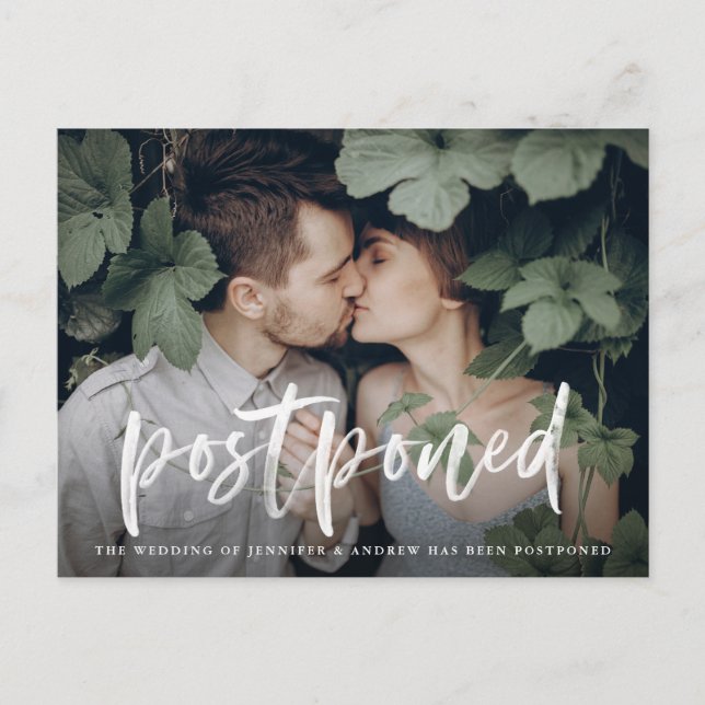 Anúncio de Adiamento de Casamento com Letra Modern (Frente)