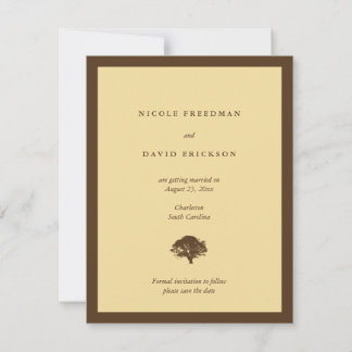 Anúncio de casamento amarelo embaixo de um carvalh