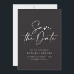 Anúncio de casamento com tipografia manuscrita mod<br><div class="desc">Cartão moderno de save the date de casamento com tipografia elegante e negrito. Com tipografia moderna e design de fundo listrado. As cores podem ser personalizadas.</div>