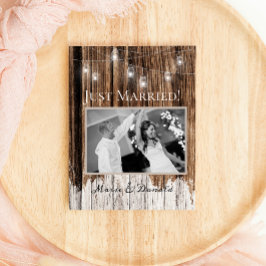 Anúncio de Casamento de Madeira Rústica e Lanterna