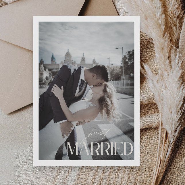 Anúncio de Casamento Minimalista com Código QR (Criador carregado)