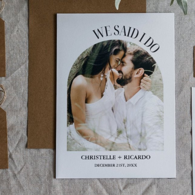 Anúncio de casamento minimalista e elegante com ar (Criador carregado)